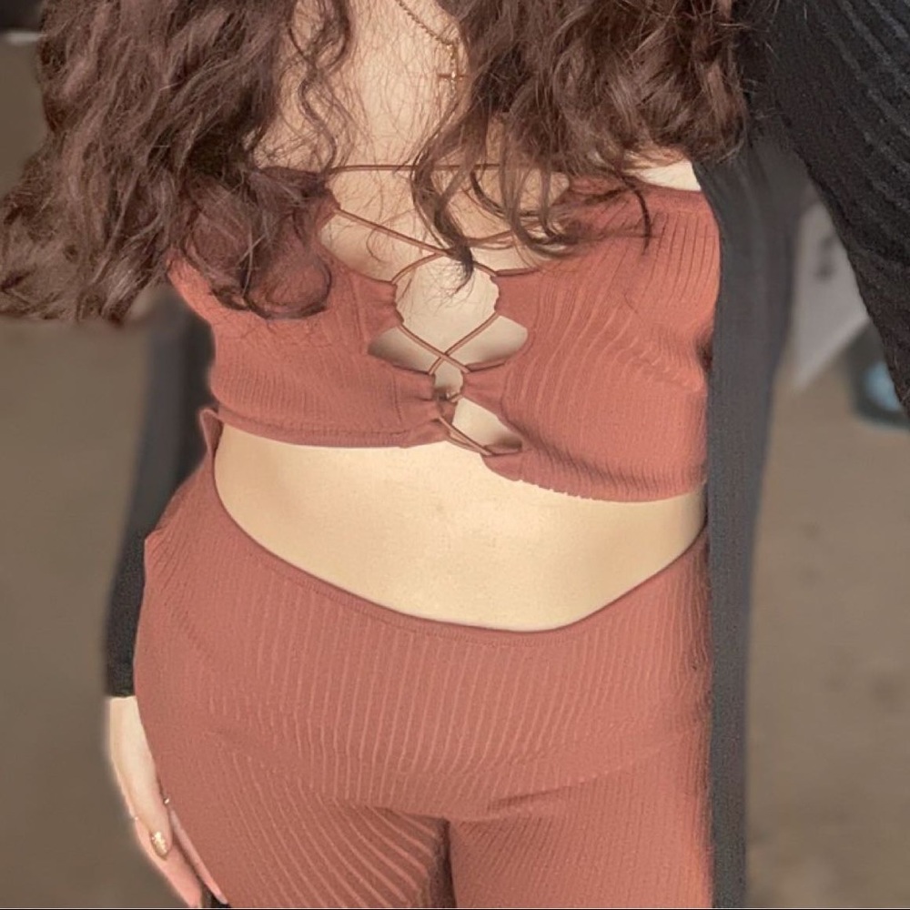 A brown jumpsuit super cute nice fit to it personally didn’t like the fit on me